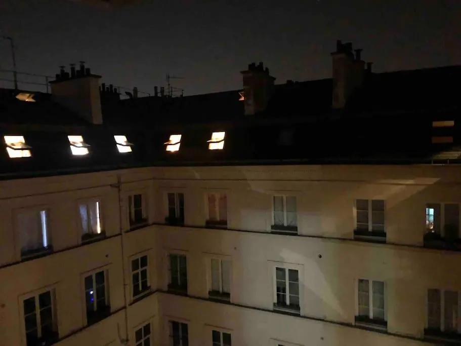 Charming Parisian Under The Rooftops * פריז